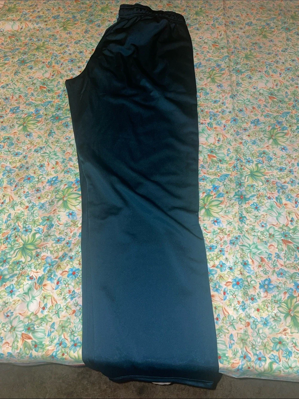 Green & black adidas track suit (M)(nwt)